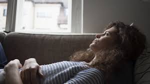 Die endometriose ist eine erkrankung von frauen, bei der die innenauskleidung der gebärmutter, die gebärmutterschleimhaut (endometrium), an stellen außerhalb der gebärmutterhöhle wächst. Unterschatzte Frauenkrankheit Endometriose Heftige Schmerzen Im Unterleib Rbb