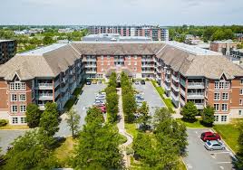 Les Jardins de la Cité à Drummondville / #CanadaDo / Best Places to Stay in Drummondville