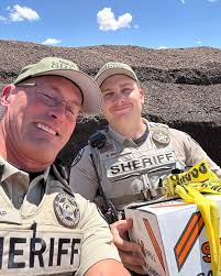 🦉💙 Heroes Wear Badges…and Sometimes Carry Owls 💙🦉 Today, Navajo County  Sheriff's Deputies went above and beyond their call of duty—not for a  person, but for a wounded soul with feathers. An