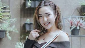 Dari berita yang beredar, dalang dari kasus video asusila tersebut adalah ridoy babo, yang mana awalnya ia mengajak si wanita untuk membuat konten video tiktok. Heboh Kasus Video Mesum Kontroversi Gisella Anastasia Mantan Gading Marten Yang Seksi Suka Pesta Banjarmasin Post