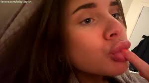 Babytinytot sucking her finger