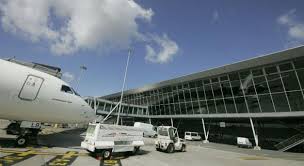 Pour les vols directs, le trajet le plus rapide entre 3 compagnies aériennes proposent régulièrement des vols entre lille et nice, totalisant jusqu'à 19. Coronavirus Vols Commerciaux Suspendus Sur L Aeroport De Lille Lesquin Deplacements Pros