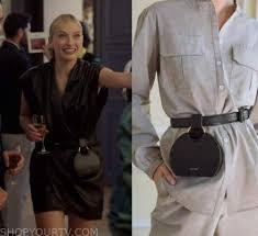 Everlane clean silk boatneck blouse, polene paris numero un bag, a new day belt, levi's. Polene Fashion Clothes Style And Wardrobe Worn On Tv Shows Shop Your Tv