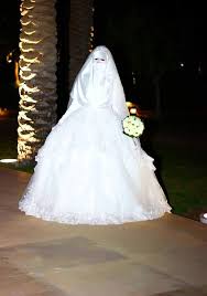 самая богатая цыганская свадьба фата и платье из золота Pin By Dragon Palace On Niqabi Brides Muslim Wedding Dresses Elegant Wedding Dress Ballgown Muslim Wedding