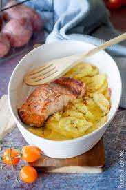 Terminato il tempo di cottura, rimuovete le trote dal forno e servitele direttamente nel cartoccio per preservarne al meglio l'aroma: Salmone Al Forno Con Patate Brodo Di Coccole
