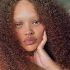 Disney ily 4EVER Tote-ily Teenies features 12 mini dolls with rooted hair,  accessories, and a clip-on purse inspired by Disney characters!