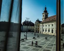 Ardelenii sunt singurii cetateni romani care pot scrie o propozitie din 8 cuvinte, fiecare cu 2 litere, care sa aiba si sens fintina cu apa jucausa in piata mare. Hotel Am Ring Sibiu 3 Stern Piata Mare Nr 14 550000