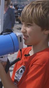 63-year-old artist Simon Beck @simonbeck_snowart makes colossal yet  intricate designs