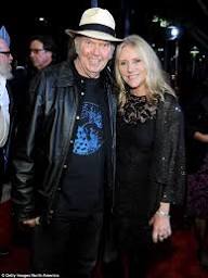 Neil Young and Daryl Hannah enjoy date together | Daily Mail Online