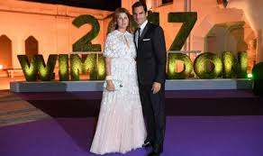 Mark's church in englefield, england, with mirka, who wore a gold sparkling dress. Who Is Roger Federer S Wife Meet Mirka Federer The Stunning Former Tennis Player Tennis Sport Express Co Uk