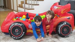 Fatih Selim Disney Cars Simsek Mcqueen Sisme Oyun Havuzuna Renkli Toplari Doldurdu Yusuf Bize Geldi Youtube