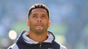 Russell Wilson receives 2022 Bart Starr Award