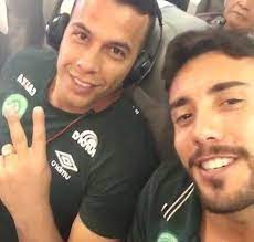 We will never forget them. Flugzeugabsturz Mit Fussballmannschaft Drei Chapecoense Profis Uberleben Express De