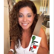 Lori Ragette's Instagram, Twitter & Facebook