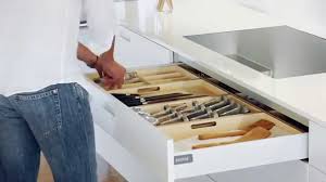 Los muebles bajos de cocina están compuestos por el cuerpo o casco del mueble, zócalo y encimera. Venta De Muebles De Cocina Bano Y Reformas Madrid