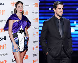 Born in san bernardino, california, and raised in simi valley, woodley began mod. Aaron Rodgers Shailene Woodley S Relationship Jodie Foster S Role Hollywood Life