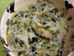 200 grame costita afumata/ jambon afumat/ scarita afumata, 800 grame cartofi, 2 cepe potrivite, 150 grame varza alba, 100 grame sfecla rosie, 1 castravete murat in otet, 2 linguri bulion, 200 grame smantana, 1 legatura patrunjel verde, sare, piper, boia ardei dulce/ iute. Ciorba De Salata Verde Cu Omleta Lecturi Si Arome