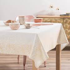 Nappe En Coton Imprime Blanc Et Dore 150x250 Sur Maisons Du Monde Piochez Parmi Nos Meubles Et Objets Nappe Maison Du Monde Deco Interieure Mobilier De Salon