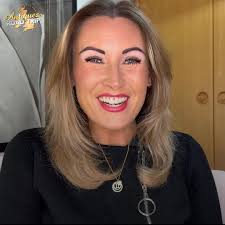 ✨Give a warm road trip welcome to our newest expert: Bee Harford! 💛