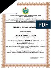Burung cinta secara umum mempunyai tinggi 13 sampai 17 cm dan berat sekitar 40 sampai 60 gram, berekor pendek dan berparuh besar. Piagam Juara Kelas