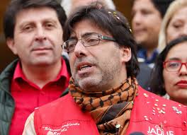 Lo más llamativo de la movilización, esta vez, fue la presencia del alcalde de recoleta y candidato presidencial del partido comunista, daniel jadue. Partido Comunista Lidera No Chile Pela 1Âª Vez Desde Salvador Allende Vermelho