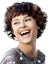 Coupe Carre Degrade Court Hiver 2015 Coiffure Cheveux Boucles Cheveux Coupe De Cheveux Courte