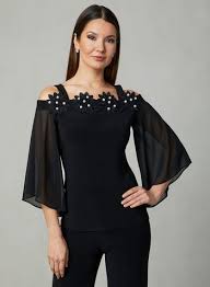 Il brand canadese joseph ribkoff produce capi d'abbigliamento da donna dal 1957 ed è una delle realtà aziendali. Joseph Ribkoff Cold Shoulder Top Black Hi Res Ladies Tops Fashion Fashion Top Outfits
