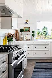 The Easiest Way To Clean Kitchen Cabinets Including Those Tough Grease Stains Kitchen Cabinets Clean Kitchen Cabinets Clean House Schedule