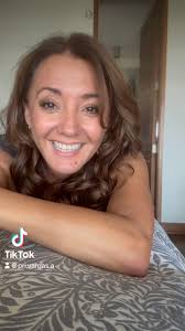 Cuando llega tu amiga con el chisme y sabe que sólo tú la entiendes …😂