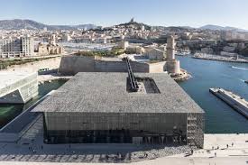 Nice wordt bediend door de tgv, maar de stad ligt niet aan een hogesnelheidslijn. The Mucem Museum Marseille Tourism