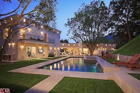 Who would be in a rush to let go of such a gorgeous lair? Chelsea Handler S 3 95m Oceanfront Oasis In Marina Del Rey Celebuzz Celebrity Houses Chelsea Handler Hollywood Homes