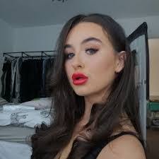 Kim Strachan's Instagram, Twitter & Facebook