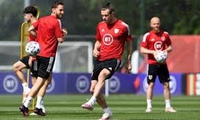 | real madrid's gareth bale was all smiles after wales' victory vs. Gareth Bale And That Wales Golf Madrid Flag Real Are Not Amused Gareth Bale The Guardian