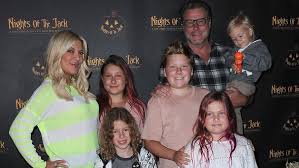 Tori spelling und dean mcdermott bekommen fünftes kind. Tori Spelling Erzahlt Dass Ihre Kinder Gemobbt Werden News24viral