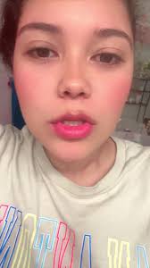 Mujer Enseña Es Casada