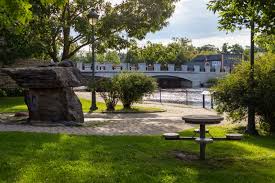 An Introduction to Ancaster, ON with Stephen Gleave - YourAmazingPlaces.com