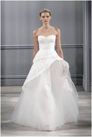 Click here to view her website. Monique Lhuillier Spring 2014 Bridal Collection