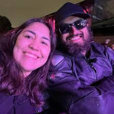 Las arañas cambian o mudan de piel (exoesqueleto) aproximadamente entre  4/12 veces antes de alcanzar su madurez, cuando se desprenden y emergen de  la piel que abandonan, el contacto con el aire