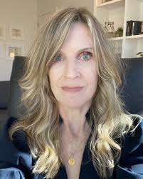 Wendy Fine's Instagram, Twitter & Facebook