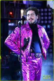 Hollywood's bleeding is the third studio album by american rapper and singer post malone.it was released on september 6, 2019, by republic records.the album features guest appearances from dababy, future, halsey, meek mill, lil baby, ozzy osbourne, travis scott, sza, swae lee, and young thug. Post Malone Rings In 2020 In Nyc With A Hug From Bts Photo 4407802 2019 New Years Eve Post Malone Pictures Just Jared