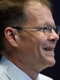 Scripps spelling bee: Meet the voice that's read almost every word