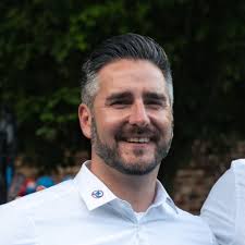 Ich habe einen neuen Job und arbeite jetzt als Abteilungsleiter Tiefbau bei  Henrich Baustoffzentrum GmbH & Co. KG.