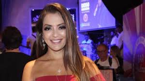 Ela não se identificava mais com o grupo. Li Martins Afirma Que Nao Ficou Rica Com O Rouge Muita Gente Para Compartilhar