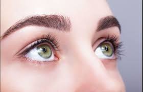 Goz Cevresi Kirisikliklari Nasil Gecer Thicker Eyebrows Naturally Thick Eyebrows How To Grow Eyebrows