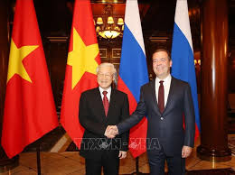 Cũng đúng thôi, vì nguyễn ngọc tư đã ướp vào con chữ cái hiu quạnh đơn côi của lòng người, cái chấp chới chông chênh của phận đời, cái quặn mình thổn thức của đất quê. Tá»•ng Bi ThÆ° Nguyá»…n Phu Trá»ng Há»™i Kiáº¿n Thá»§ TÆ°á»›ng Nga Chá»§ Tá»‹ch Ä'áº£ng NÆ°á»›c Nga Thá»'ng Nháº¥t Táº¡p Chi Tuyen Giao