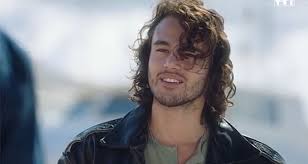 Et les premières images du danseur le montrent dans son plus simple appareil. U2qhwcphycjfpm