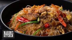 Don't walk away because garlic burns really quickly! Thai Stir Fried Glass Noodles Marion S Kitchen Youtube