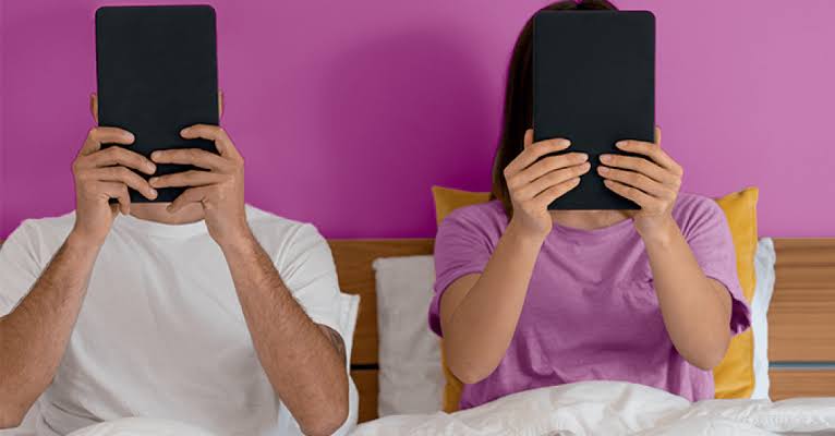 Os efeitos das redes sociais e do consumo de pornografia na sexualidade |  Veja Saúde