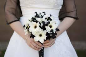 This premium black and white bouquet is a beautiful choice to coordinate with an elegant wedding color scheme. Wedding Gown White Flower Bouquet Wedding Dress And Planner Online
