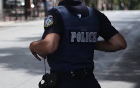 Σταθερή, αλλά εξαιρετικά κρίσιμη παραμένει η κατάσταση του νεαρού αστυνομικού της ομάδας διασ που τραυματίστηκε σε τροχαίο την ώρα που έσπευδε μετά από κλήση σε περιστατικό ληστείας στην περιοχή του ιλίου το βράδυ του περασμένου σαββάτου. Poia Diaxronika Aithmata Twn Astynomikwn Ry8mizontai Me P D Katechaki Gr